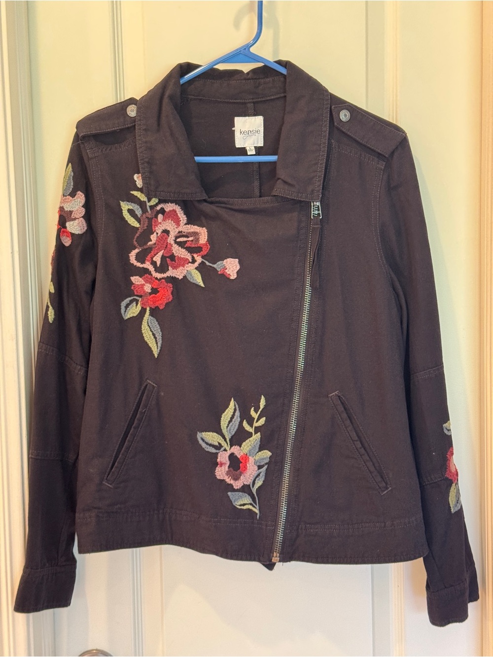 Kensie Black Embroidered Floral Asymmetric Zip Utility Jacket